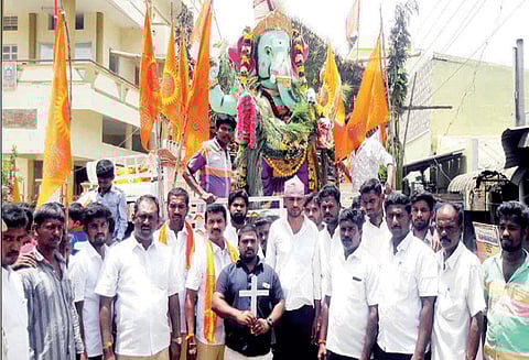 திருப்பூரில் மத நல்லிணக்கத்தை வெளிப்படுத்திய விநாயகர் சிலை விசர்ஜன ஊர்வலம்