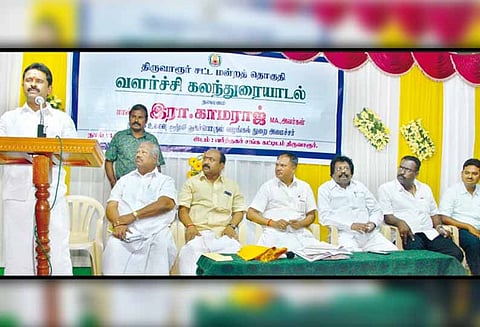 வயல்களுக்கு தண்ணீர் கொண்டு செல்ல நடவடிக்கை எடுக்கப்பட்டு வருகிறது