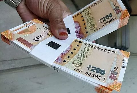 டாலருக்கு நிகரான இந்திய ரூபாய் மதிப்பு சரிவு, மீண்டும் 72 -ஐ தாண்டியது