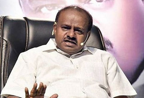 கர்நாடகாவில் பெட்ரோல், டீசல் விலையை ரூ.2 குறைத்து முதல் மந்திரி குமாரசாமி நடவடிக்கை