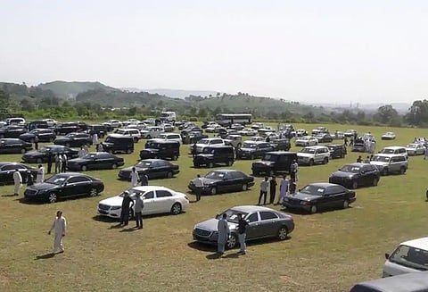 வாக்குறுதி கொடுத்தப்படி பிரதமர் பயன்படுத்தும் சொகுசு கார்களை ஏலம் விட்டது இம்ரான்கான் அரசு