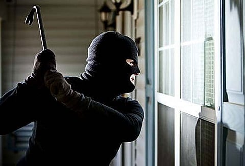 ஆதம்பாக்கத்தில் ஒரே இரவில் 5 வீடுகளின் பூட்டை உடைத்து நகை, பணம் கொள்ளை