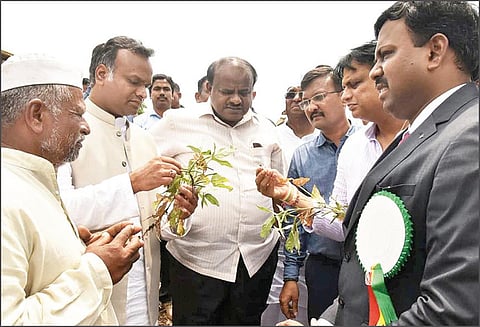 கர்நாடக மாநிலத்தில் பெட்ரோல், டீசல் லிட்டருக்கு ரூ.2 குறைப்பு இன்று முதல் அமல் முதல்-மந்திரி குமாரசாமி அறிவிப்பு
