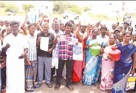 நெரூர் தென்பாகம் ஊராட்சி பகுதியில் ஆழ்துளை கிணறுகளில் மின் மோட்டார்கள் திருட்டு