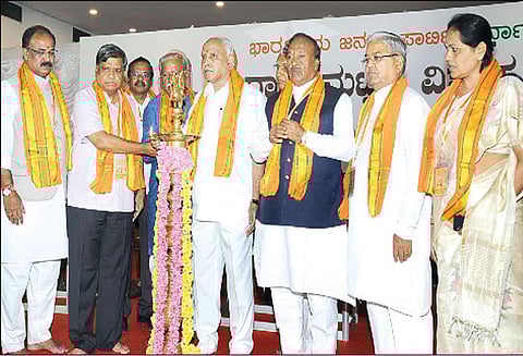 பா.ஜனதா எம்.எல்.ஏ.க்களை இழுக்க முதல்-மந்திரி குமாரசாமி முயற்சி: எடியூரப்பா பரபரப்பு குற்றச்சாட்டு