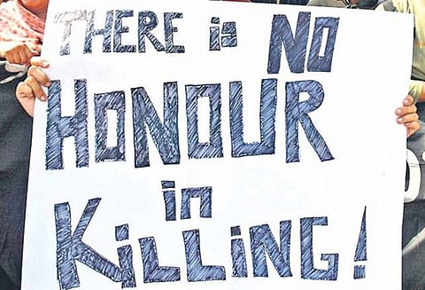 உத்தர பிரதேசத்தில் ஆணவ கொலை; அரசு ஊழியரின் உடல் வன பகுதியில் கண்டெடுப்பு