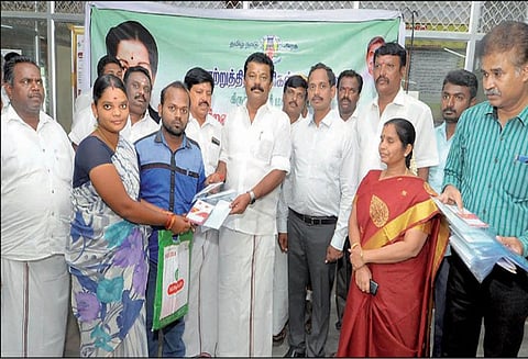 101 பயனாளிகளுக்கு ரூ.40.30 லட்சம் மதிப்பில் நல உதவிகள் - அமைச்சர் பாலகிருஷ்ணரெட்டி வழங்கினார்