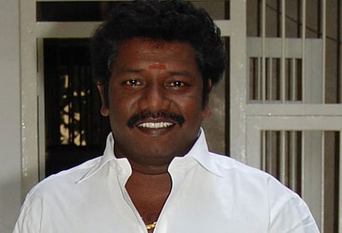 கைது செய்யப்பட்ட எம்.எல்.ஏ. கருணாஸ் புழல் சிறையில் இருந்து வேலூர் மத்திய சிறைக்கு மாற்றம்