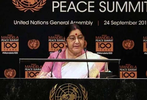 நெல்சன் மண்டேலாவை எங்கள் சொந்தமாக கருதுகிறோம் அவர் பாரத் ரத்னா என்றழைக்கப்படும் பெருமைக்குரியவர்-சுஷ்மா சுவராஜ்