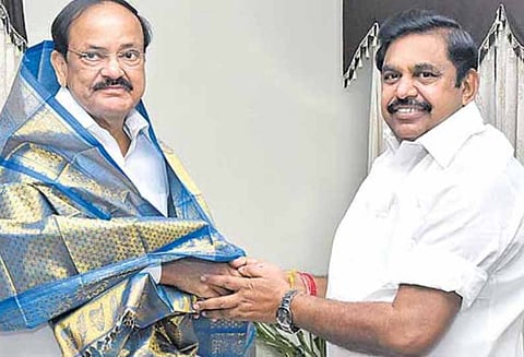 தமிழக முதல்வர் மரியாதை நிமித்தமாக சந்தித்தார், பேச்சுவார்த்தை எதுவும் நடைபெறவில்லை-வெங்கைய்யா நாயுடு