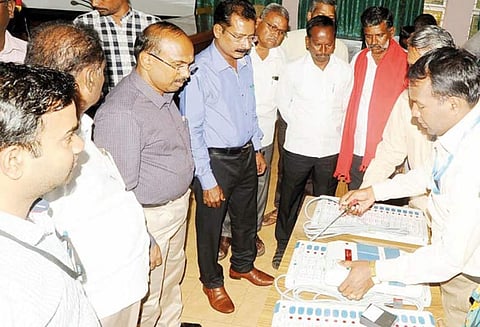 பாராளுமன்ற தேர்தலையொட்டி மின்னணு வாக்குப்பதிவு எந்திரங்கள் சரிபார்ப்பு