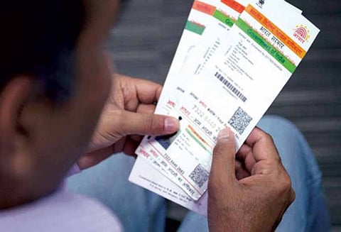 ஆதார் அடையாள அட்டை செல்லும் - அரசியல் சாசன அமர்வில் 5ல் 3 நீதிபதிகள் தீர்ப்பு - சுப்ரீம் கோர்ட்
