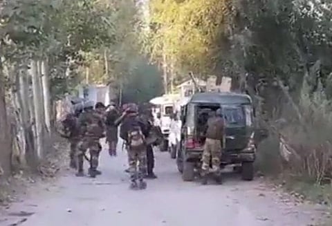 பாகிஸ்தானில் பரபரப்பு 4 பயங்கரவாதிகள் சுட்டுக்கொலை