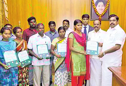 தூத்துக்குடியில் ஸ்டெர்லைட் எதிர்ப்பு போராட்டத்தில் உயிர் இழந்தவர்களின் வாரிசுகளுக்கு அரசு வேலை