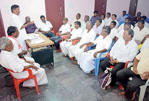 சென்னை கோட்டை முன்பு அக்டோபர் 25-ந் தேதி பால் உற்பத்தியாளர்கள் சங்கத்தினர் மறியல் போராட்டம்