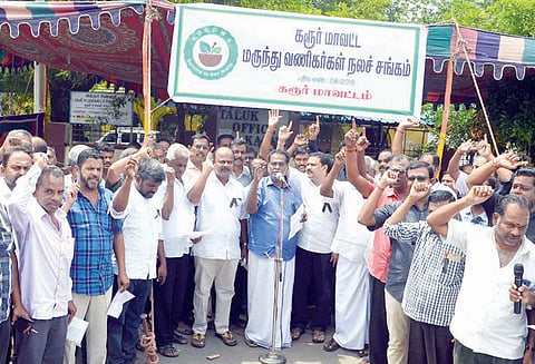 ‘ஆன்-லைன்’ விற்பனையை கண்டித்து மருந்து வணிகர்கள் கடையடைப்பு போராட்டம்