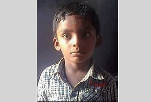 சங்ககிரி அருகே லாரி மோதி விபத்து: சைக்கிளில் சென்ற மாணவன் பலி