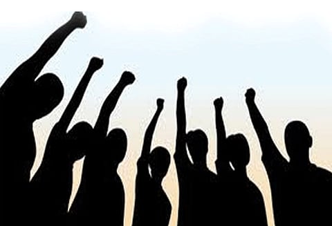 சத்திரம் பஸ்நிலையம்: டாஸ்மாக் கடையை மீண்டும் திறக்க முயன்றதால் பொதுமக்கள் எதிர்ப்பு