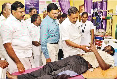 கடற்கொள்ளையர்கள் 3-வது நாளாக தாக்குதல்: நாகை மீனவர்கள் 9 பேர் படுகாயம்