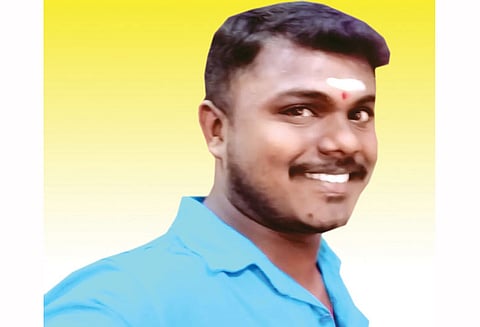 திருப்பனந்தாள் அருகே, முன்விரோதத்தில் வாலிபர், கத்தியால் குத்திக்கொலை 3 பேர் படுகாயம்