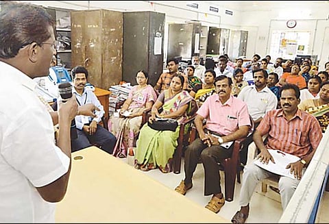 விழுப்புரம் மாவட்டத்தில், வாக்குச்சாவடி அலுவலர்களுக்கு 2-ம் கட்ட பயிற்சி முகாம்