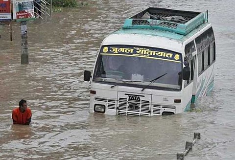 நேபாளத்தில் புயலுடன் கூடிய கனமழையால் பெரும் சேதம்: 27 பேர் பலி, 400 பேர் காயம்