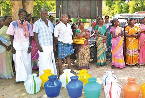 வள்ளியூரில் குடிநீர் கேட்டு யூனியன் அலுவலகத்தை பொதுமக்கள் முற்றுகை