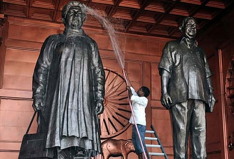 மக்கள் விரும்பியதாலேயே அரசு செலவில் எனது சிலைகளை வைத்தேன்: மாயாவதி