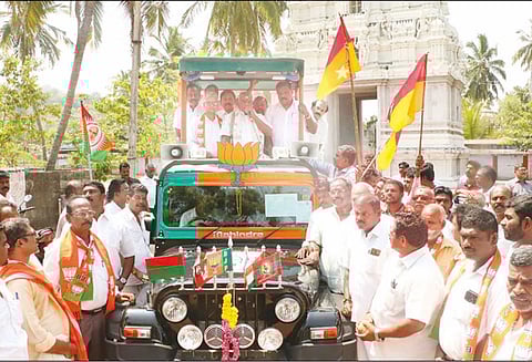 இளைஞர்களின் வாழ்வை வளப்படுத்த தாமரை சின்னத்துக்கு வாக்களியுங்கள் பொன்.ராதாகிருஷ்ணன் பிரசாரம்