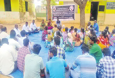 நாடாளுமன்ற தேர்தலை புறக்கணிப்பதாக அறிவிப்பு பொதுமக்களுடன் அதிகாரிகள் நடத்திய பேச்சுவார்த்தை தோல்வி