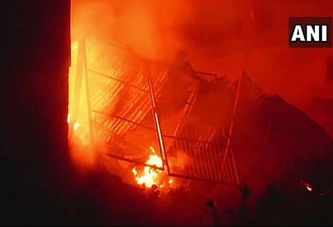 டெல்லி பிளாஸ்டிக் தொழிற்சாலையில் திடீர் தீ விபத்து