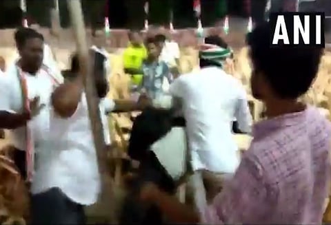 விருதுநகர் காங்கிரஸ் பொது கூட்டத்தில் பத்திரிகை நிருபர்கள் மீது தொண்டர்கள் தாக்குதல்