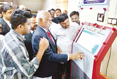 மயிலாடுதுறை கோர்ட்டு வளாகத்தில் தொடுதிரை கணினி வசதி நீதிபதி தொடங்கி வைத்தார்