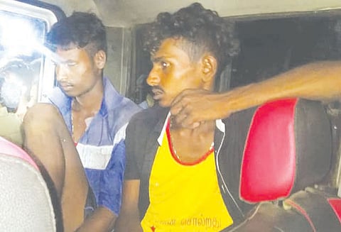 கோவில்களில் திருட முயற்சி; கல்லூரி மாணவர் உள்பட 3 பேர் கைது