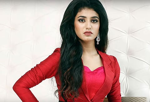 புதிய படங்களில் ஒப்பந்தம் செய்ய மறுப்பு : சினிமாவை விட்டு பிரியா வாரியர் விலகலா?