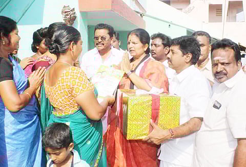 அடிப்படை பிரச்சினைகளை தீர்க்க பாடுபடுவேன் அ.ம.மு.க. வேட்பாளர் சாருபாலா தொண்டைமான் உறுதி