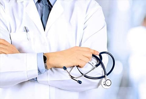 பெண்ணின் சிறுநீரக பாதையில் இருந்து 22 செ.மீ. நீள கல் நீக்கம்