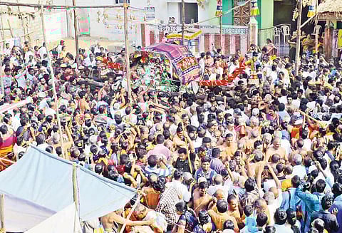 மன்னார்குடி ராஜகோபாலசாமி கோவிலில் வெண்ணெய்த்தாழி உற்சவம் திரளான பக்தர்கள் தரிசனம்