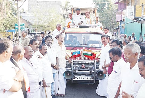 ‘விவசாய கடன்களை தள்ளுபடி செய்திட கை சின்னத்துக்கு வாக்களியுங்கள்’ எச்.வசந்தகுமார் பிரசாரம்