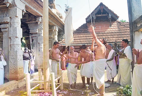 திருவட்டார் ஆதிகேசவ பெருமாள் கோவிலில் பங்குனி திருவிழா கொடியேற்றத்துடன் தொடங்கியது