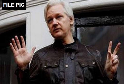இங்கிலாந்து போலீசாரால் விக்கிலீக்ஸ் நிறுவனர் ஜூலியன் அசாஞ்சே கைது