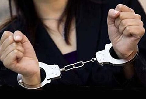 தகாத வார்த்தையால் பேசி தாக்கியதாக பெரம்பூர் அ.தி.மு.க. வேட்பாளர் மீது பொய் புகார் கூறிய பெண் கைது