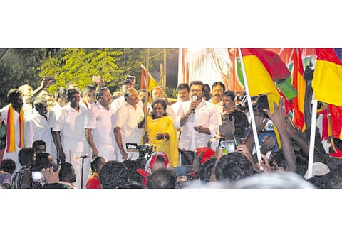 மத்தியிலும், மாநிலத்திலும் வலிமையான ஆட்சி தொடர வேண்டும் சரத்குமார் பேச்சு