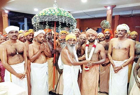 சாமிதோப்பில் இருந்து முட்டப்பதிக்கு முத்துக்குடை ஊர்வலம் திரளான பக்தர்கள் பங்கேற்பு