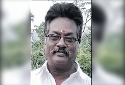 சேலம் அருகே மோட்டார் சைக்கிள் மோதி ஓட்டல் உரிமையாளர் பலி