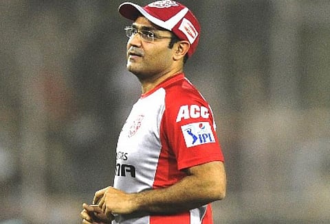 ‘டோனிக்கு 3 ஆட்டங்களில் விளையாட தடை விதித்து இருக்க வேண்டும்’ ஷேவாக் சொல்கிறார்