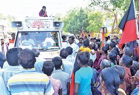 டெல்லியில் இருந்து எத்தனை பேர் பிரசாரத்திற்கு வந்தாலும் தமிழகத்தில் ஒரு போதும் தாமரை மலராது கனிமொழி எம்.பி. பேச்சு