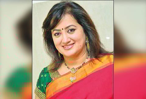 ஜனதாதளம் (எஸ்) கட்சியினரால் எனக்கும், எனது ஆதரவாளர்களின் உயிருக்கும் அச்சுறுத்தல் - நடிகை சுமலதா பரபரப்பு குற்றச்சாட்டு