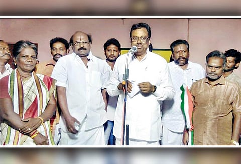 ‘ஓ.பன்னீர்செல்வம் விரைவில் சிறைக்கு செல்வார்’ - ஈ.வி.கே.எஸ்.இளங்கோவன் பரபரப்பு பேச்சு