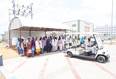 பேட்டரி கார் வசதி அரசு மருத்துவக்கல்லூரி முதல்வர் ஆய்வு